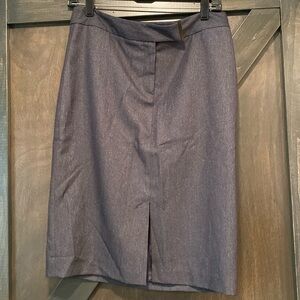 Beautiful pencil skirt. Size 6.